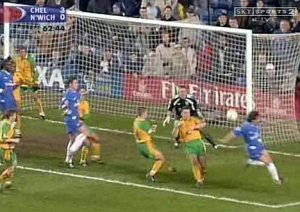 Il famoso gol di tacco di Zola al Norwich