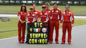16266_la-ferrari-ricorda-marco-simoncelli-a-sepang