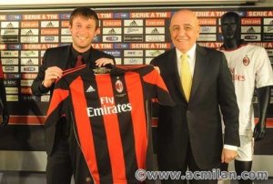 Conferenza-di-presentazione-Antonio-Cassano-ac-milan-18507319-500-337