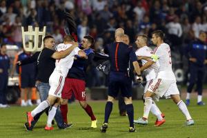 Euro 2016, caos a Belgrado: sospesa Serbia - Albania