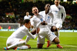 Wayne Rooney, capitano della Nazionale Inglese mentre celebra un gol