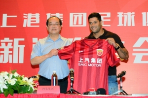 2016-07-01T083858Z_1936445165_S1AETNASJAAA_RTRMADP_3_SOCCER-CHINA-HULK_620_413_100