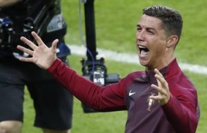 Ronaldo-Portogallo-trionfo-a-Euro-2016-512x330