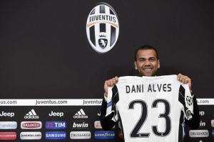 dani-alves-juventus-presentazione