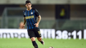 Ever Banega in azione con la sua nuova maglia