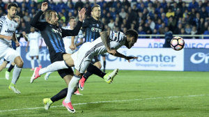 dani-alves-gol-atalanta-juventus-third-aprile-2017