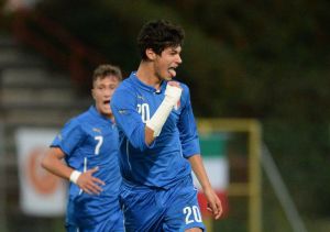 Pietro Pellegri esulta con la maglia della Nazionale Italiana Under 17.